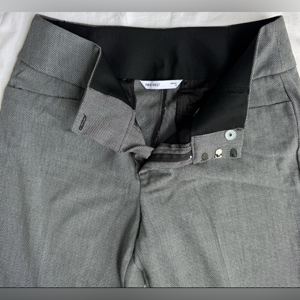 Nine West women’s size 6 Black and white Bootcut Pants elastic waist